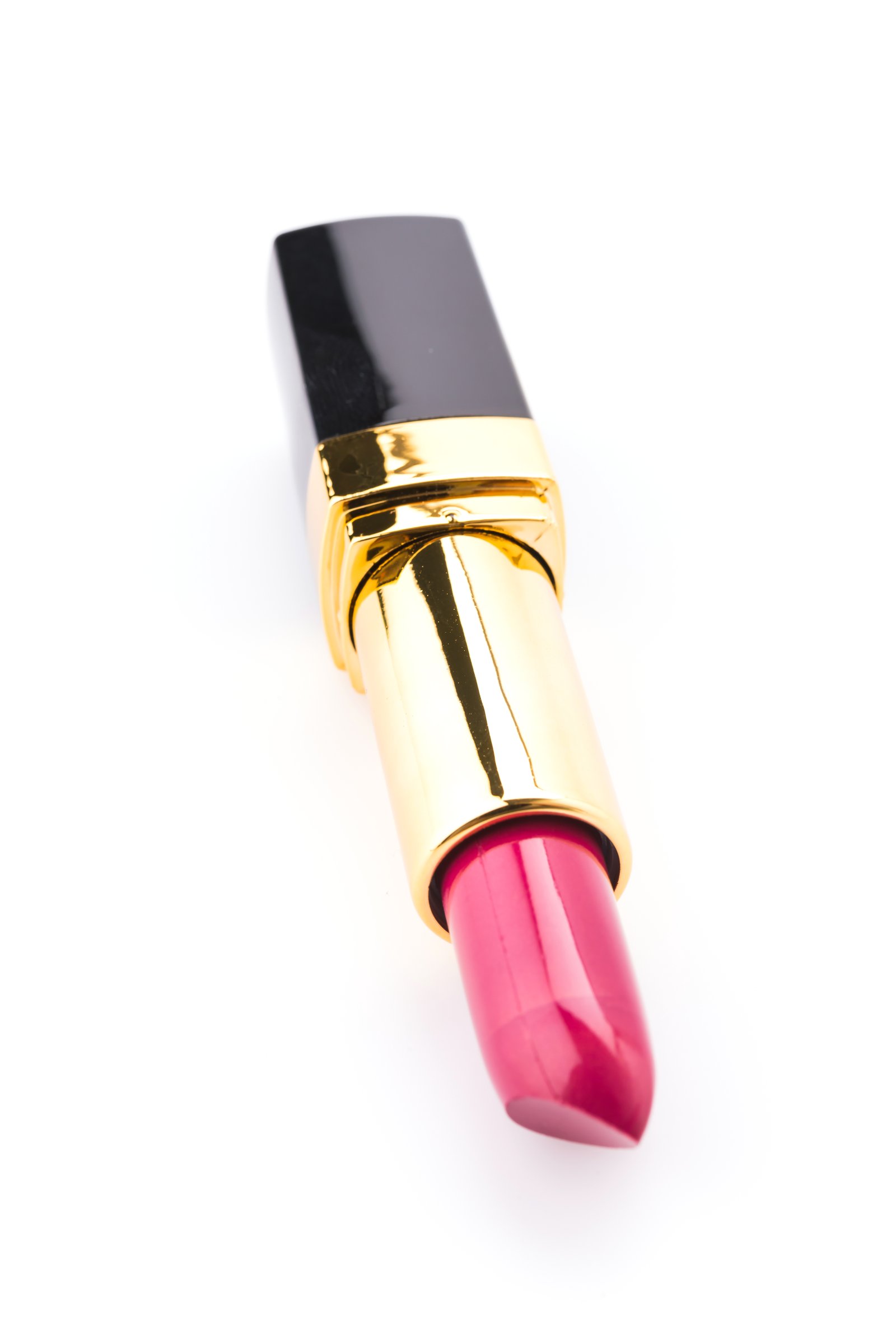 Long-wearing lipstick with crisp, defined edges